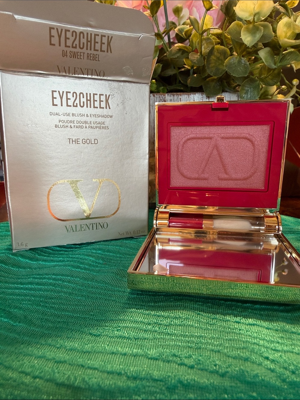 Valentino Eye2Cheek Dual-Use Blush & Eyeshadow - Sweet Rebel (Pink)